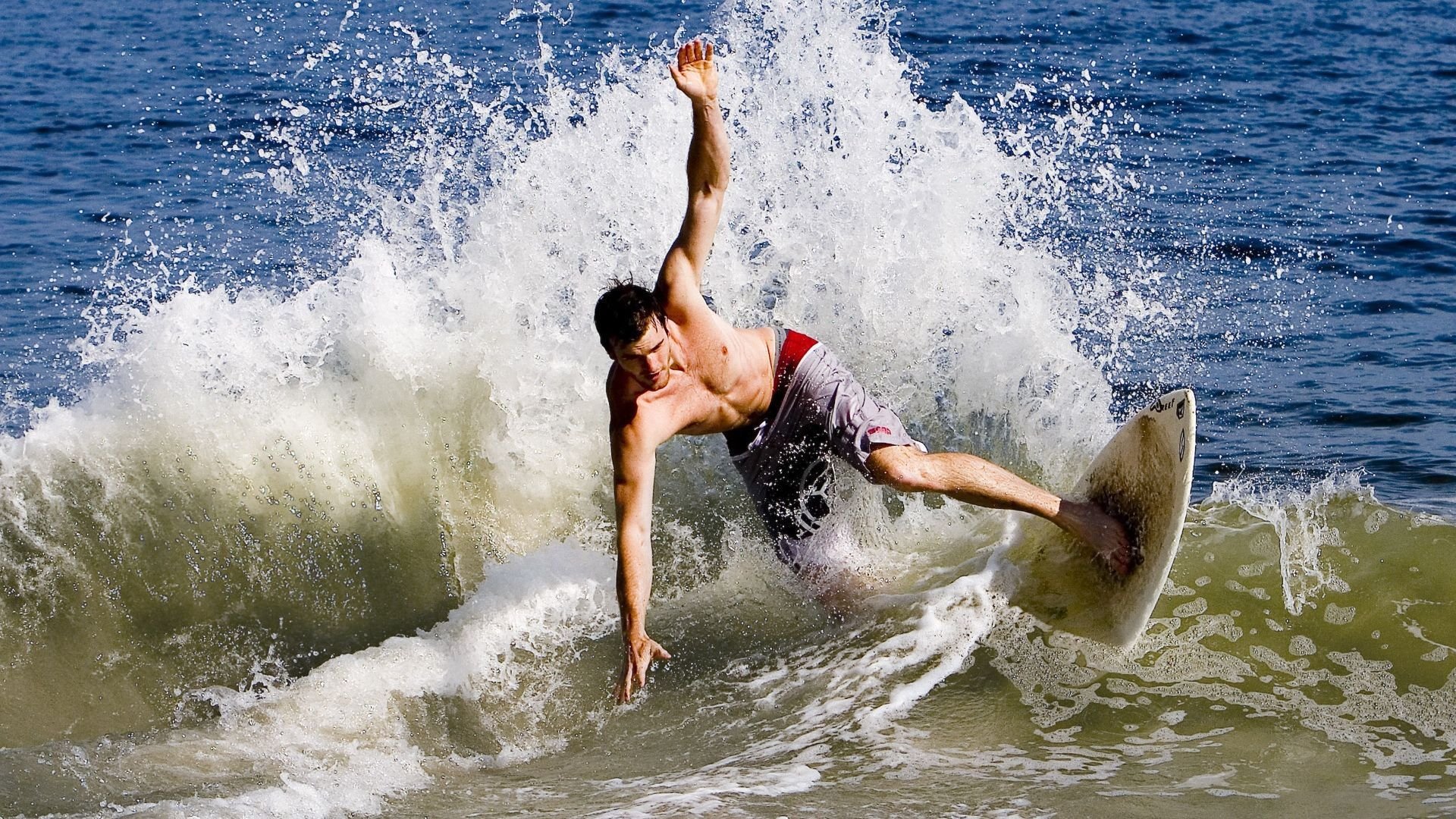 “天气变奏：从暴雨到大雪的极限考验”，天气巨变