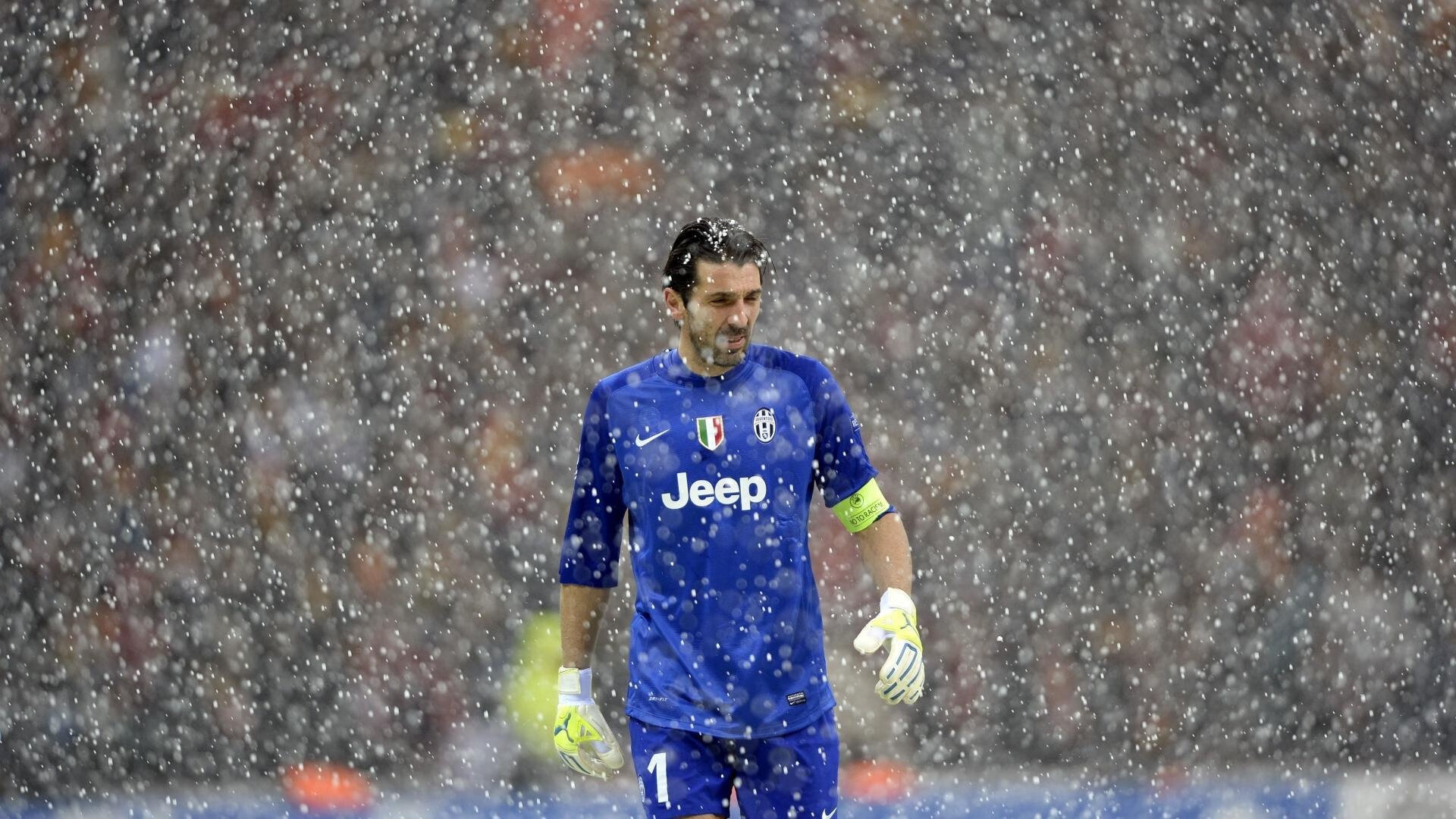 “法甲激战连连,豪门追逐冠军宝座”,法甲豪门宣布全队停薪