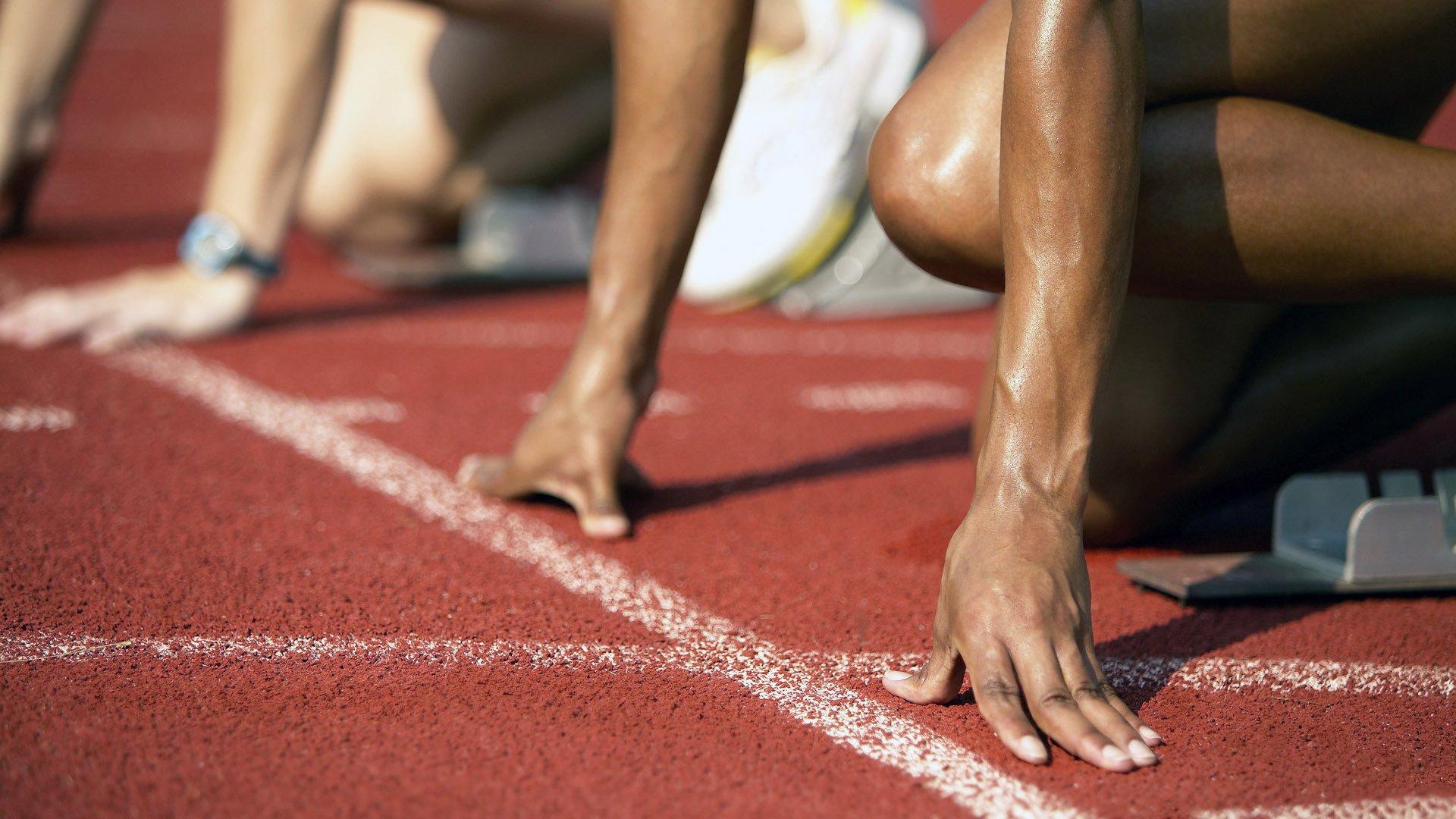 剧烈冲刺：最后一圈的惊心动魄，剧烈冲击英语