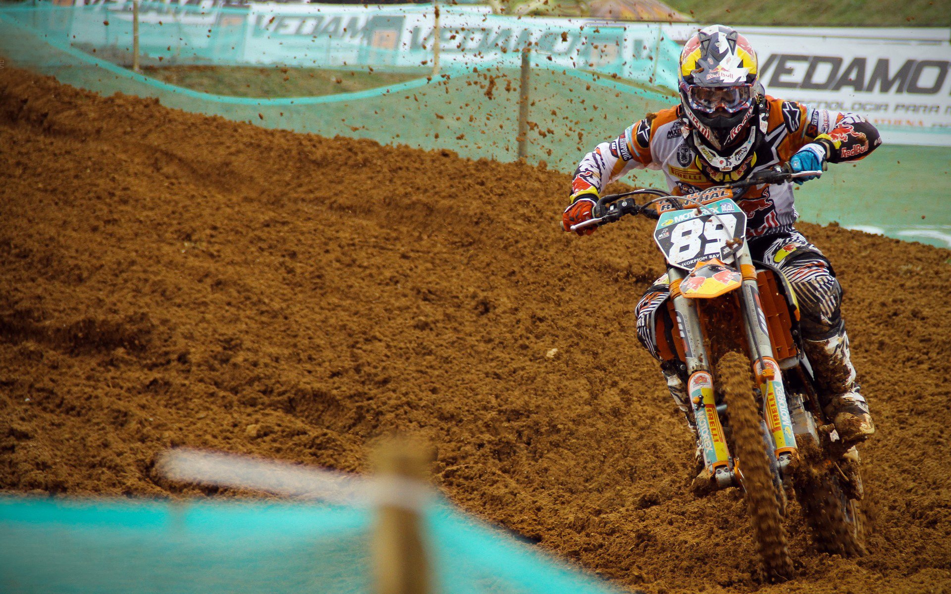 乐鱼体育平台app下载-线上篮球社区建设蓬勃发展，激发青少年自主运动热情，线上打篮球